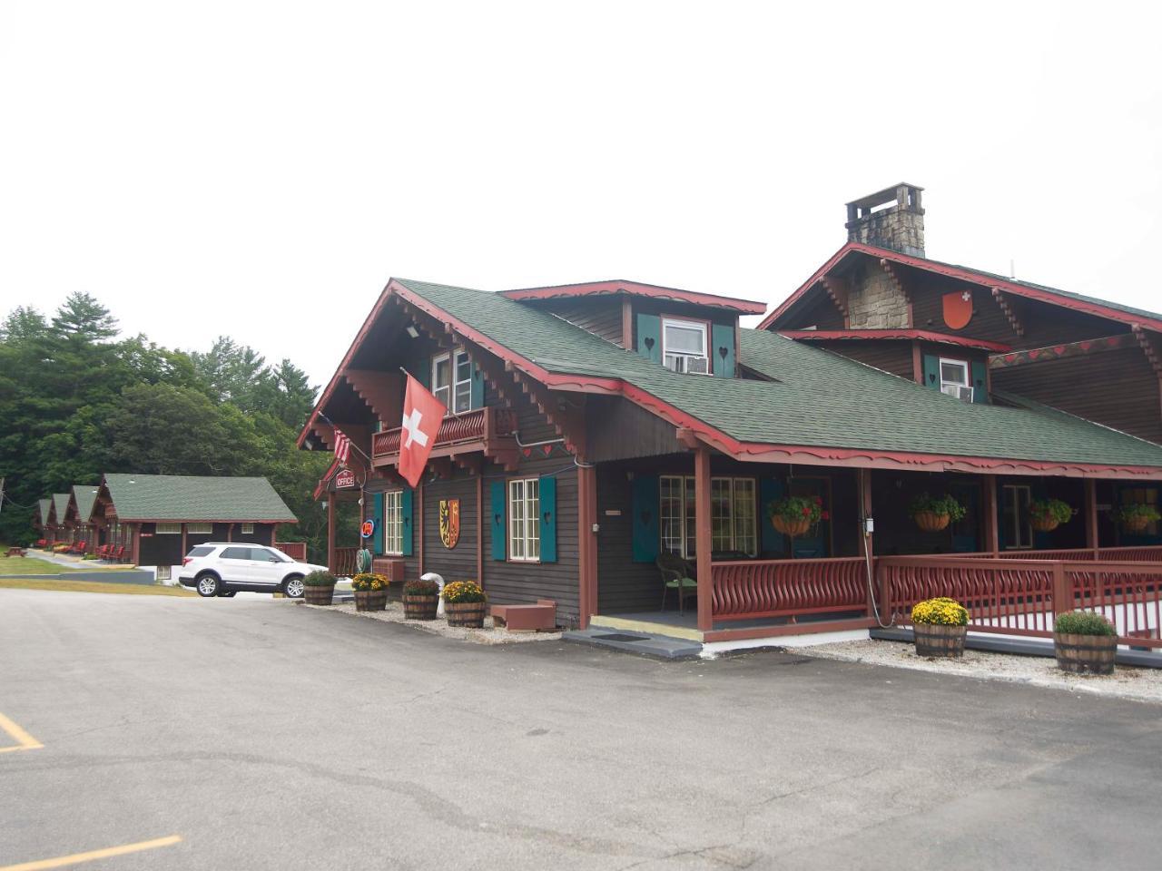 Swiss Chalets Village Inn Норт-Конвей Екстер'єр фото